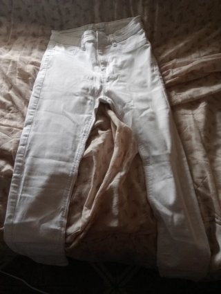 Pantalones blancos de mujer