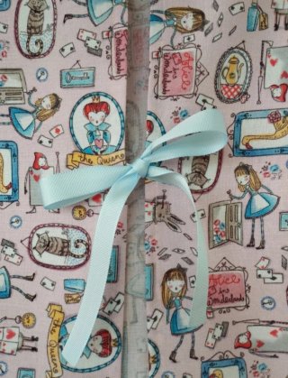 Camisa hecha a mano Alice in Wonderland