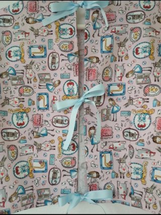 Camisa hecha a mano Alice in Wonderland