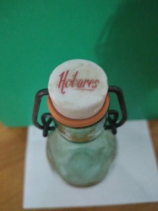 Botella pequeña antigua