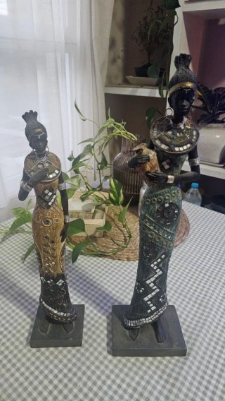 Figuras mujeres africanas decorativas
