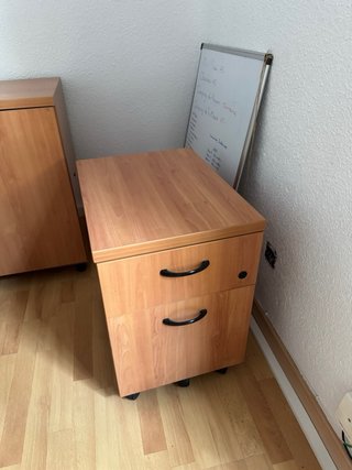 7 escritorios profesionales + 4 cajoneras