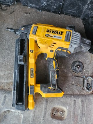 Pistola Clavadora Dewalt 18V Brushless