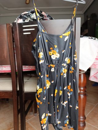 Mono corto negro estampado floral