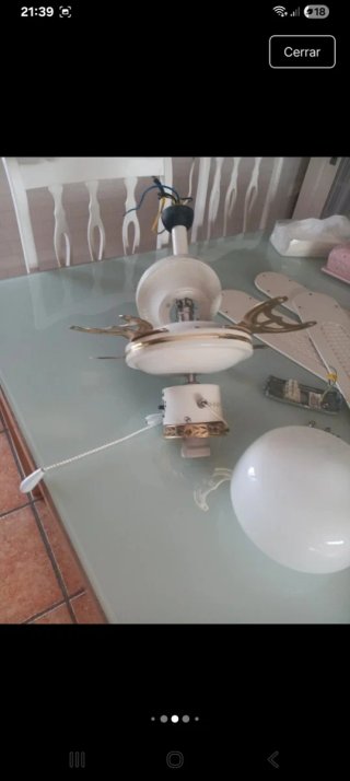 Ventilador de techo oro y blanco