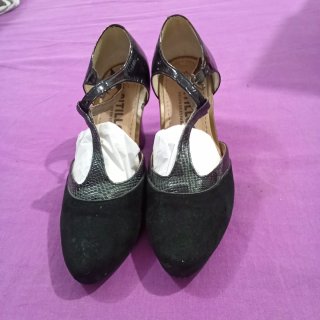 Zapatos de tacón negros para mujer