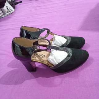 Zapatos de tacón negros para mujer