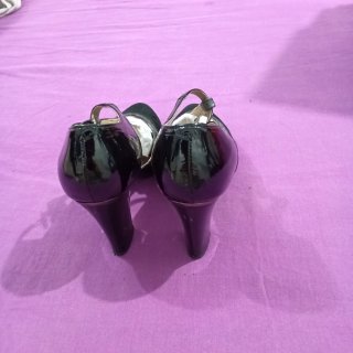 Zapatos de tacón negros para mujer