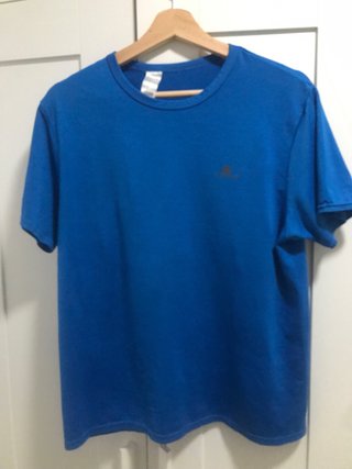 Camiseta Domyos azul. Dos camisetas tecnicas.