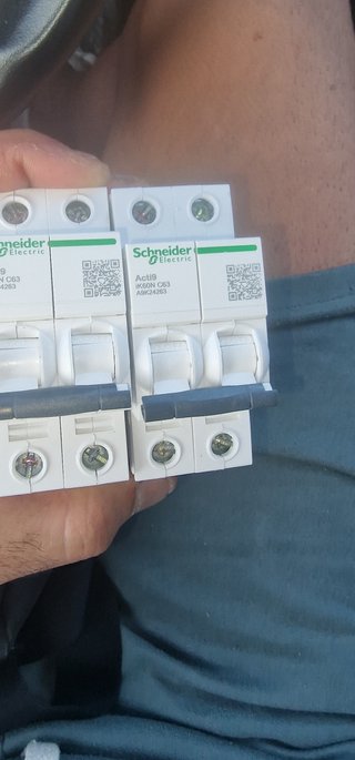 Magnetotermico Schneider Electric 63A