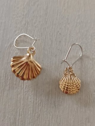 Conjunto collar y pendientes conchas perla