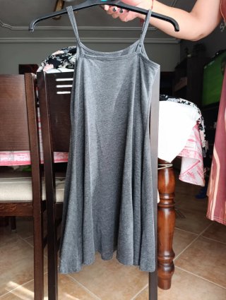 Vestido gris de tirantes