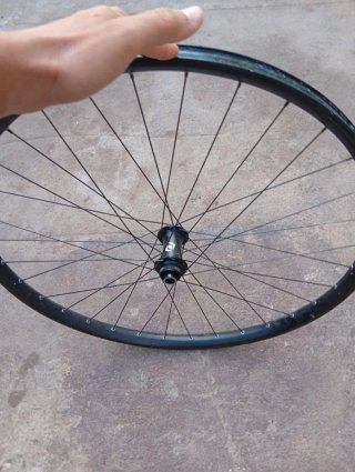 Llanta de bicicleta negra