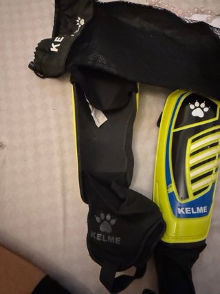 Espinilleras Kelme Futbol Amarillas