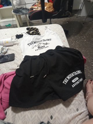 Conjunto camiseta y pantalón corto deportivo