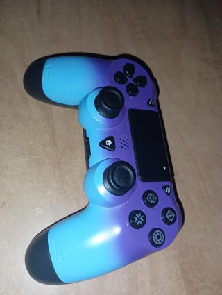 Consola PS4 + TV Nevir 45 pulgadas+ Accesorios