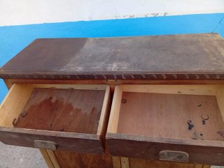 Aparador de madera antiguo