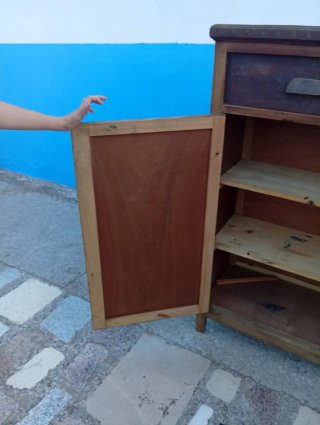 Aparador de madera antiguo