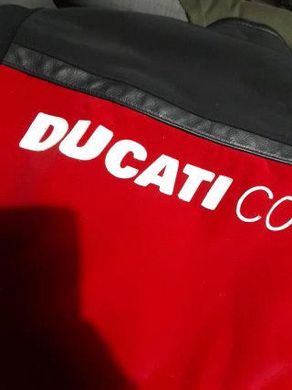 Chaqueta Ducati