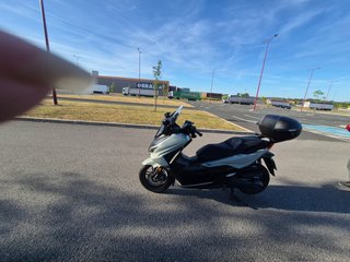 Honda Forza 350 - Scooter Maxi Automático