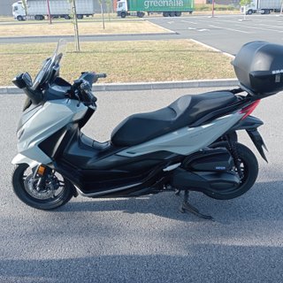 Honda Forza 350 - Scooter Maxi Automático