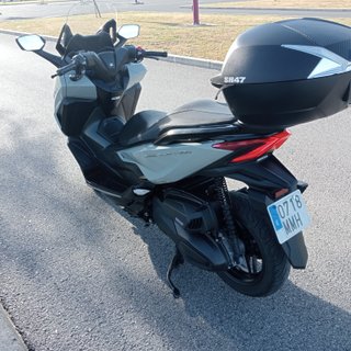 Honda Forza 350 - Scooter Maxi Automático