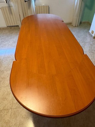 Mesa de comedor ovalada de madera extensible