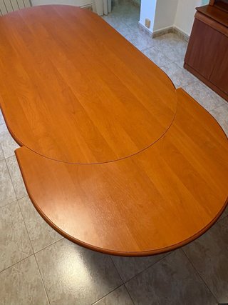 Mesa de comedor ovalada de madera extensible