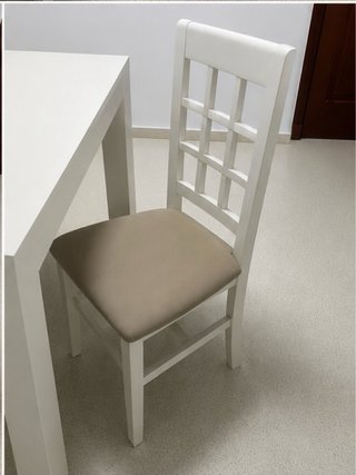 Mesa de comedor blanca con 4 sillas