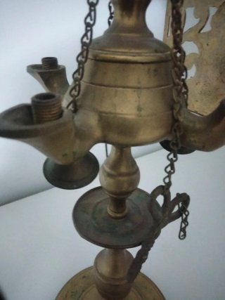 Antiguo candelabro de bronce