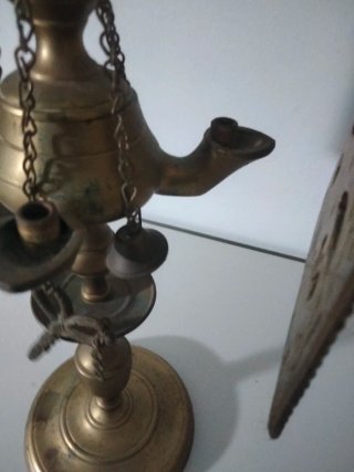 Antiguo candelabro de bronce