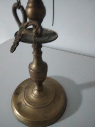 Antiguo candelabro de bronce