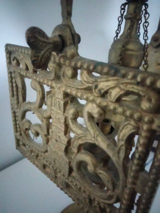 Antiguo candelabro de bronce