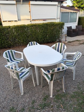 Mesa y 5 Sillas Terraza Plástico