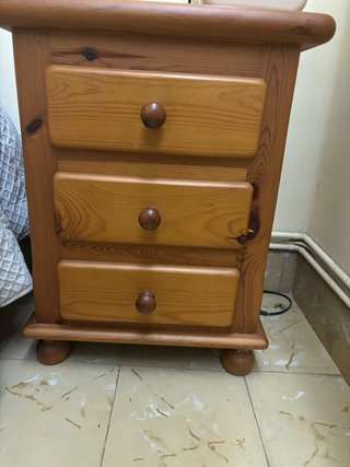 Cama madera maciza y 2 mesitas 135x190