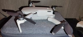 DJI Mini Combo Drone + Controller + Batteria