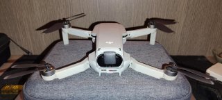 DJI Mini Combo Drone + Controller + Batteria