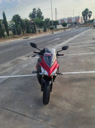 Suzuki GSX-S1000F Negra/Roja