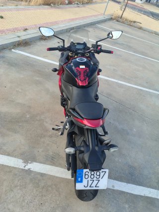 Suzuki GSX-S1000F Negra/Roja