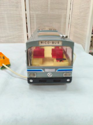 Volante y botones de autobús Rico