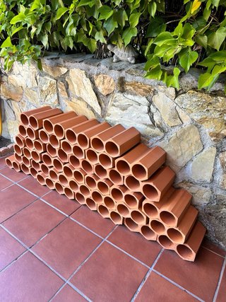 Botellero de cerámica rústico
