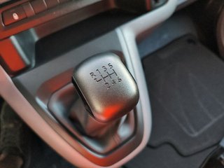 Peugeot Expert 2.0 BLUEHDI 145 S&S STANDARD 4P 8 PLAZAS (GANCHO REMOLQUE)