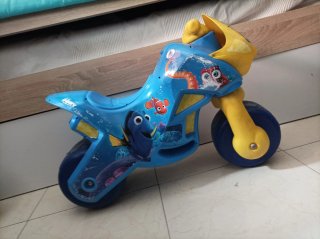 Moto correpasillos Dory y Nemo