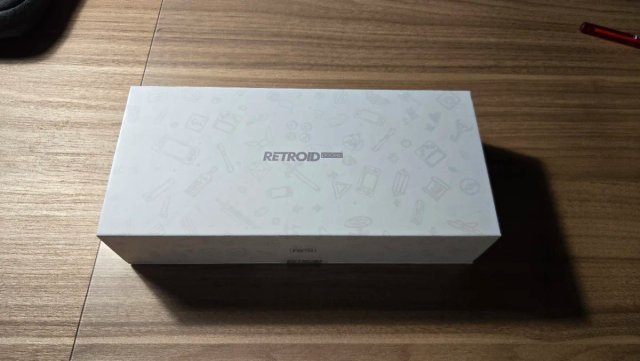 Retroid Pocket 5 + grip - Sin abrir