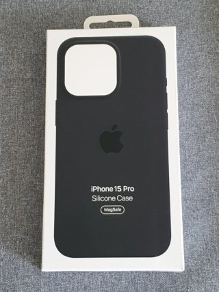 Funda iPhone 15 Pro Silicona MagSafe Negra