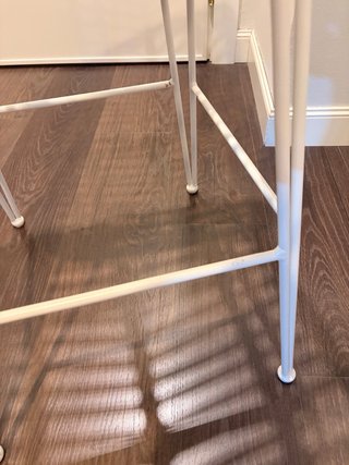 Taburete ratán patas blancas