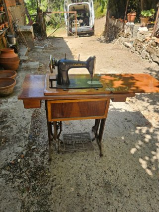 Máquina de coser antigua Sigma