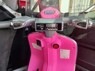 Vespa rosa para niño, poco uso