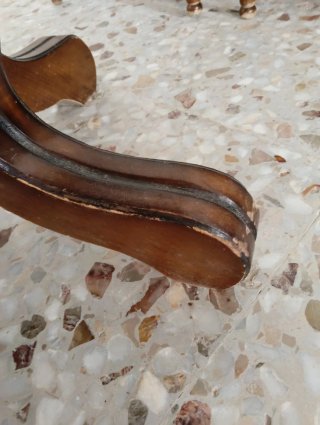 Mesa de comedor ovalada de madera antigua