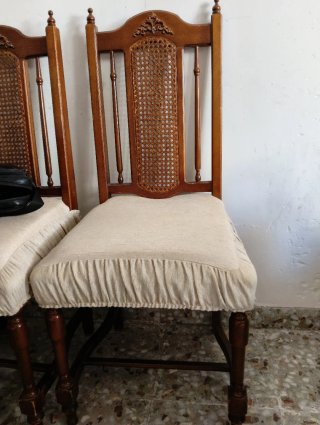 Mesa de comedor ovalada de madera antigua